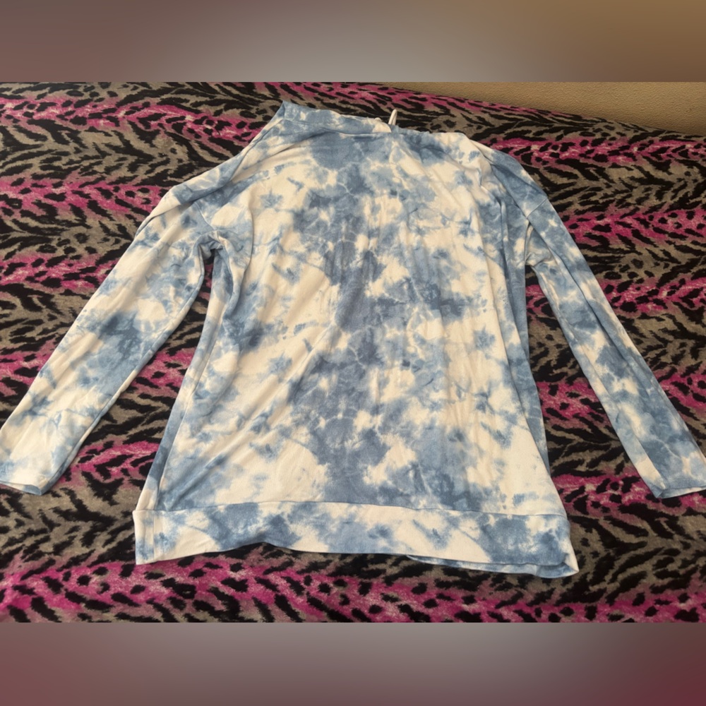 Blue and White Tie-Dye Long Sleeve Pullover Top